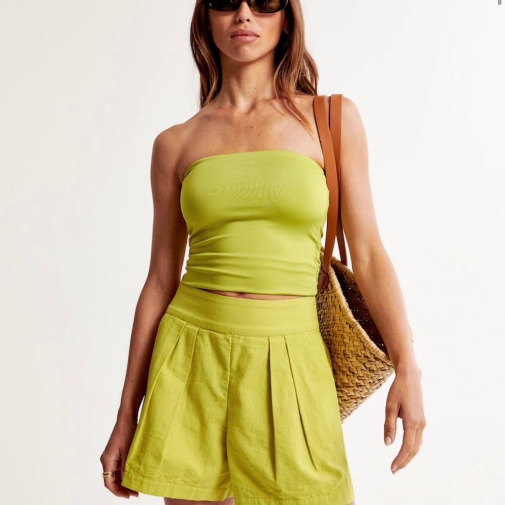 NWT Abercrombie & Fitch Ultra High Rise Linen-Blend Pull-On
Shorts - lime green